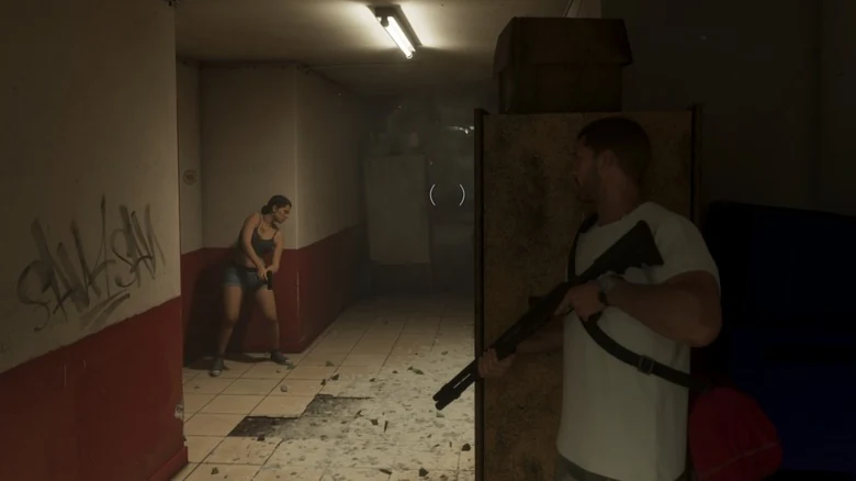 Jason con un’arma lunga e Lucia in un interno nel filmato ufficiale di GTA 6.